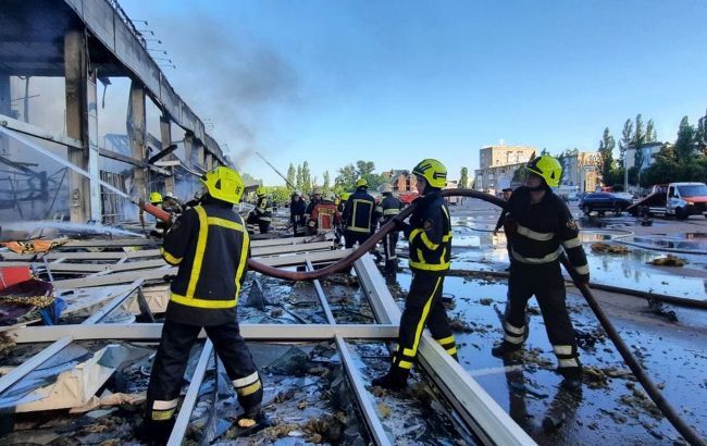 У Кременчуці закінчили розбирати завали ТЦ: рятувальники виявили 29 фрагментів тіл