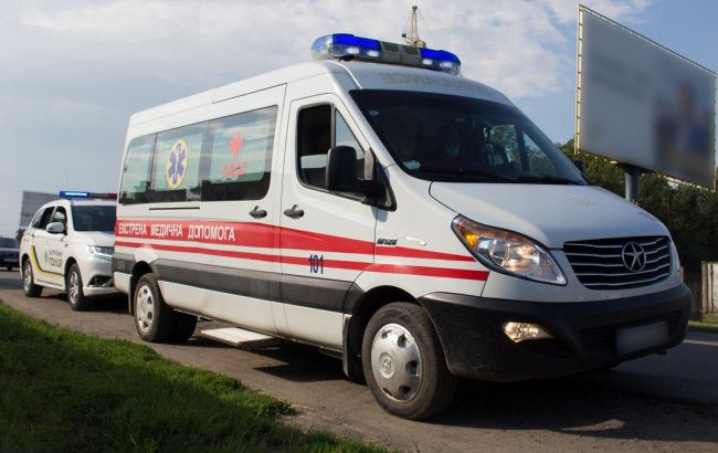 В Запорожье неадекват бил стекла и атаковал машину "скорой": новые подробности