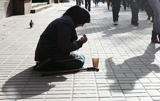 В Ровно прохожий "исцелил" "безрукого" попрошайку