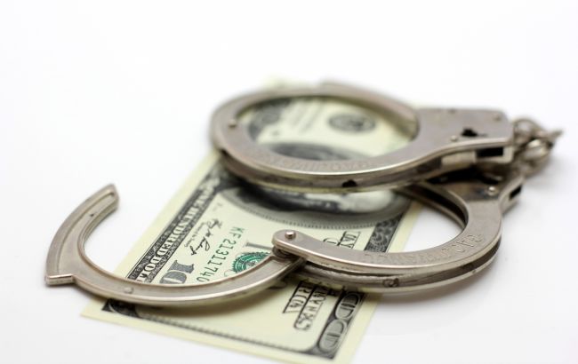 В Києві будуть судити чиновника Держміграції за вимагання у громадянина Австралії