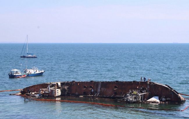 Держекоінспекція не рекомендує розрізати затонулий в Одесі танкер