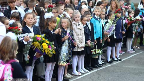 МОН не буде скасовувати шкільні лінійки через отруєння учнів