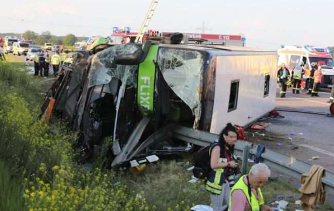 В Германии перевернулся рейсовый автобус, более 60 пострадавших