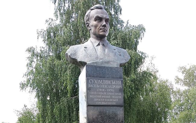 Маловідома історія життя Василя Сухомлинського: як сформували педагога війна та особисті трагедії