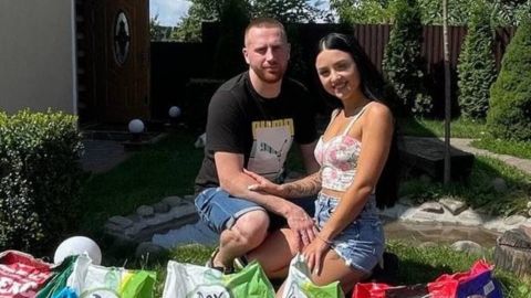 В Хмельницком на свадьбе молодоженам подарили гору собачьего корма (фото)