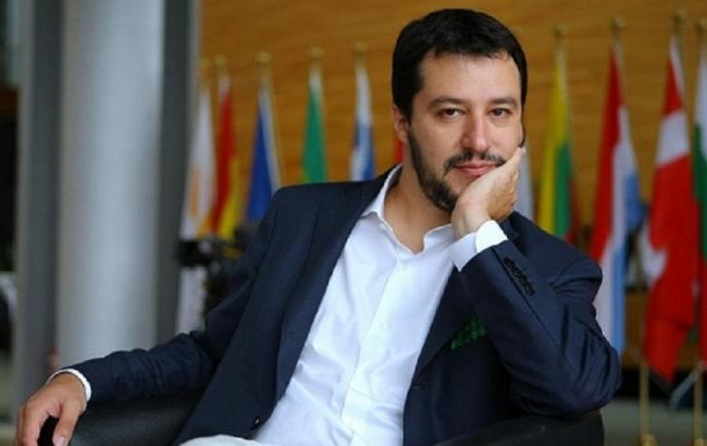 Итальянские ультраправые требуют отставки еврокомиссара из-за его заявления об Италии
