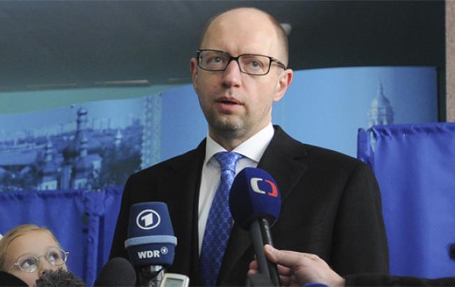 Яценюк поручил до конца дня решить вопрос с финансированием гемодиализа в Киеве