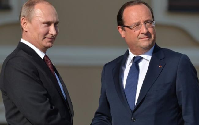 Путин и Олланд проводят короткие переговоры в московском аэропорту