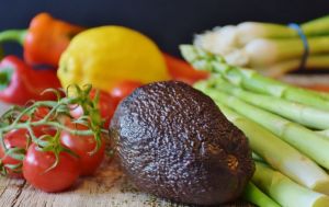 Що їдять експерти з довголіття: 5 продуктів, які справді допомагають жити довше