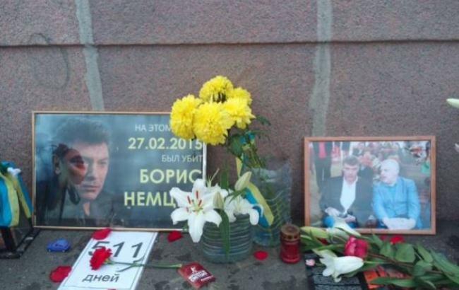 На "мосту Немцова" в Москве появился портрет Шеремета
