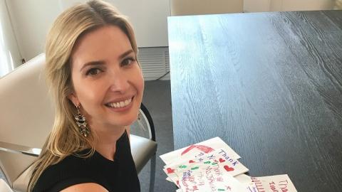 Модний образ: сукня Іванки Трамп справила фурор