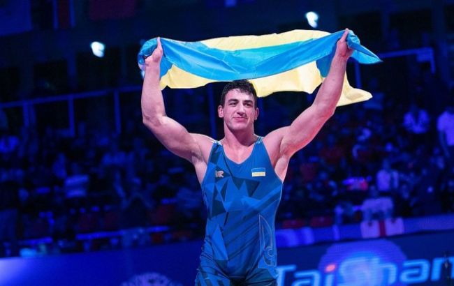 Чемпион Европы по борьбе Новиков стал спортсменом месяца в Украине