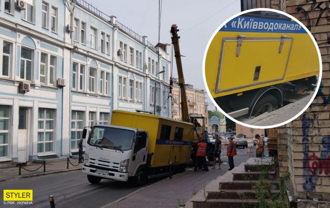 В центре Киева под асфальт провалилась машина "Водоканала" (фото)