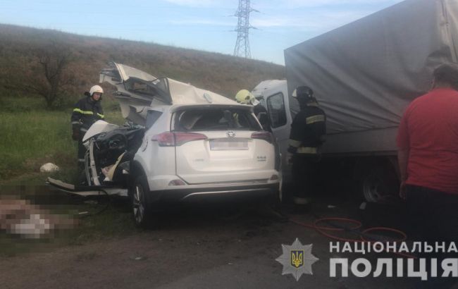 В Одесской области в результате столкновения автомобилей погибли 4 человека