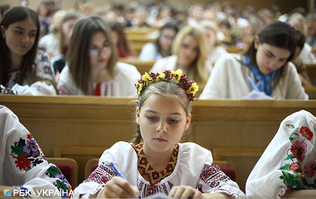 Всеукраїнський диктант: як взяти участь і коли слухати