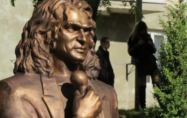 В Луцке демонтировали памятник Кузьме Скрябину