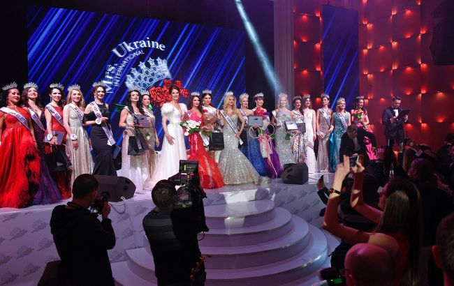 Корона Mrs. Ukraine International 2020 знайшла свою королеву: як пройшов конкурс успішних красунь