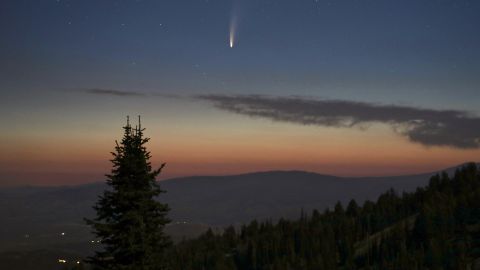 Великая комета Neowise улетает: где и как увидеть красоту