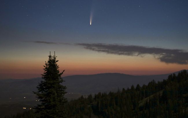 Велика комета Neowise відлітає: де і як побачити красу