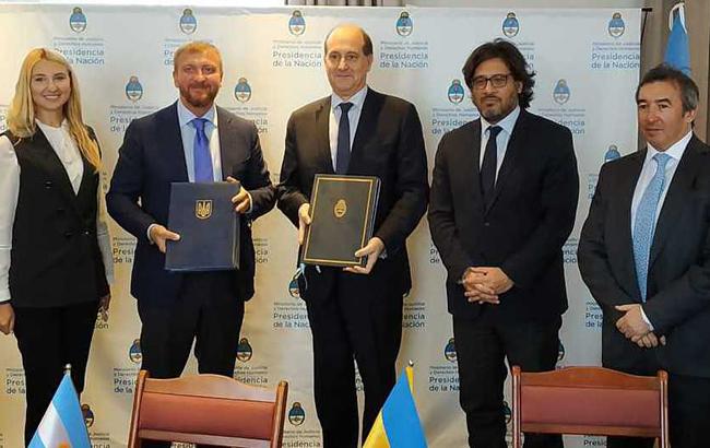 Украина и Аргентина подписали договор о передаче осужденных