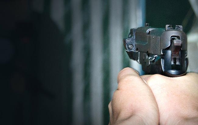 В Киеве неизвестный с оружием ограбил кредитное учреждение