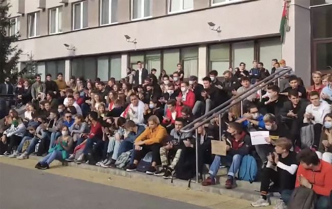 У Білорусі проходять страйки студентів біля закладів освіти