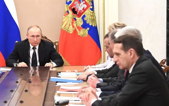 Рейтинг доверия Путину упал ниже 25%