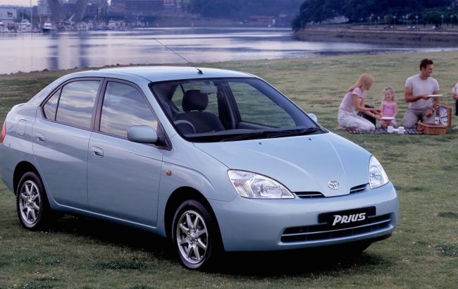 25 років у строю: Toyota не визнає сучасні батареї і продовжить випускати старі