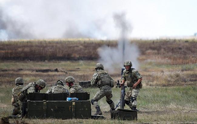 В зоні АТО протягом дня поранено 2 українських військових, - штаб
