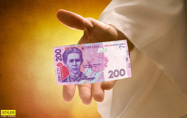 Украинцам продают уникальную купюру "с сильным числом бога"