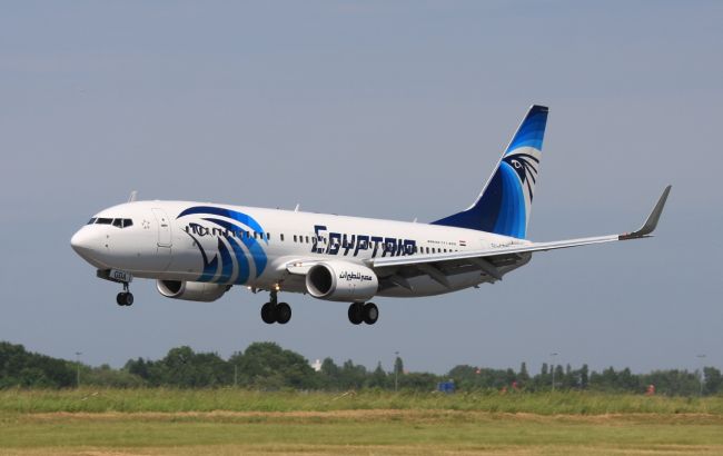 Захват самолета в Египте: борт покинули несколько женщин и детей