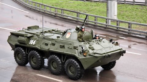 Новый трофей. Украинские войска разбили колонну и захватили российский БТР