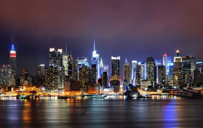 В Нью-Йорке знаменитые небоскребы окрасили в цвета Франции