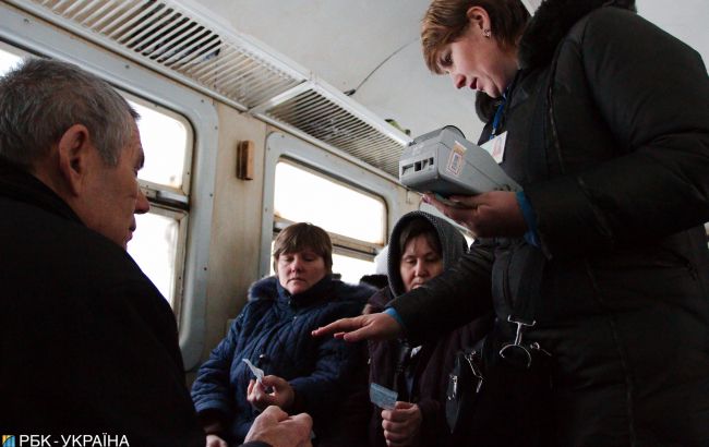 Їздять на "чесному слові": розповіли про жахливий стан вагонів Укрзалізниці