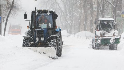 "Стихия охватила Европу": Кличко показал как чистят снег в Киеве