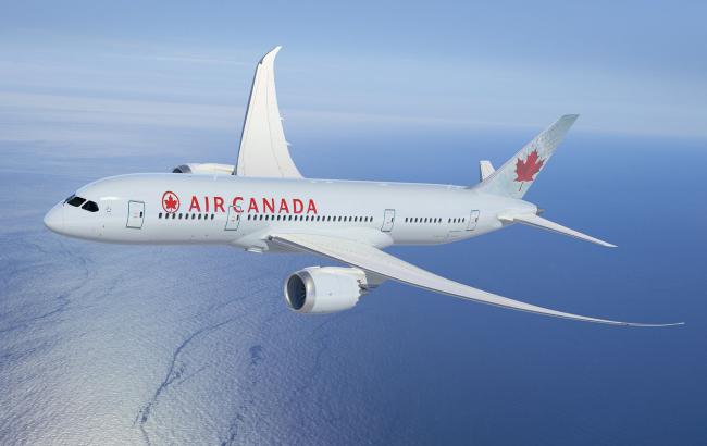 Самолет Air Canada экстренно сел в Торонто