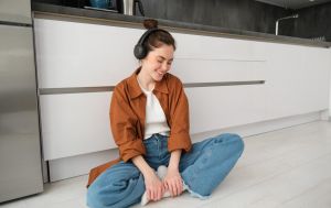 Не лише на стільці: ось яка поза сидіння має багато користі