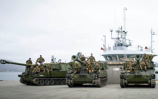 Норвегия отправит в Украину 155-мм гусеничные гаубицы