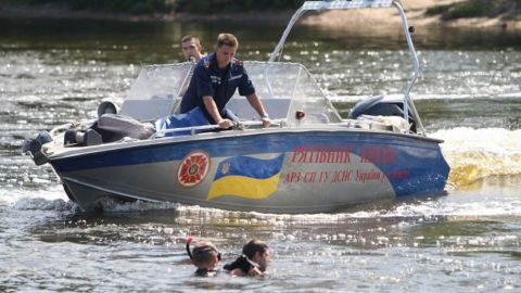 Знайдено тіло зниклої на Київському водосховищі дитини після двох днів пошуку, ще шукають тата
