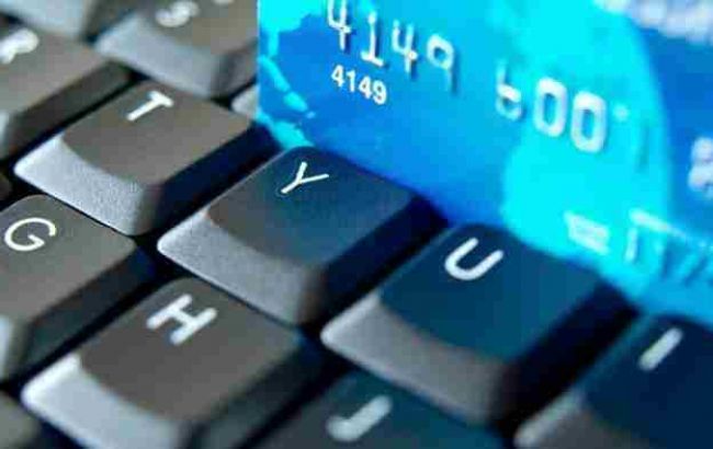 Объем операций с электронными деньгами в Украине вырос более чем в два раза