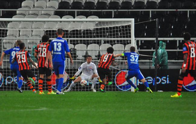 "Карпаты" уступили в Запорожье, а "Шахтер" разгромил "Ильичевец"