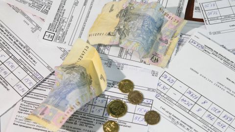 Люди не платитимуть: експерт передрік колапс в Україні через борги за комуналку