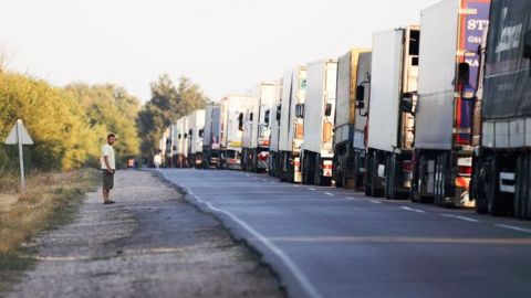 У Київській області обмежать рух вантажівок: графік і для кого зроблять виняток