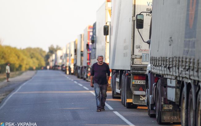 В Киеве из-за жары ограничили движение грузовиков