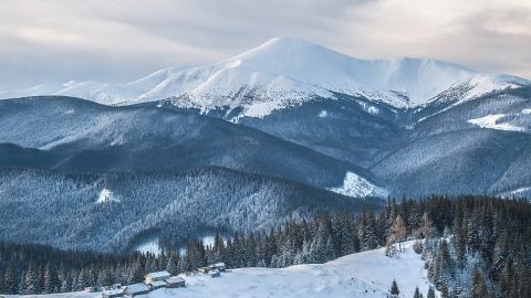 При сходженні на Говерлу загинув турист. Ще двох намагаються врятувати