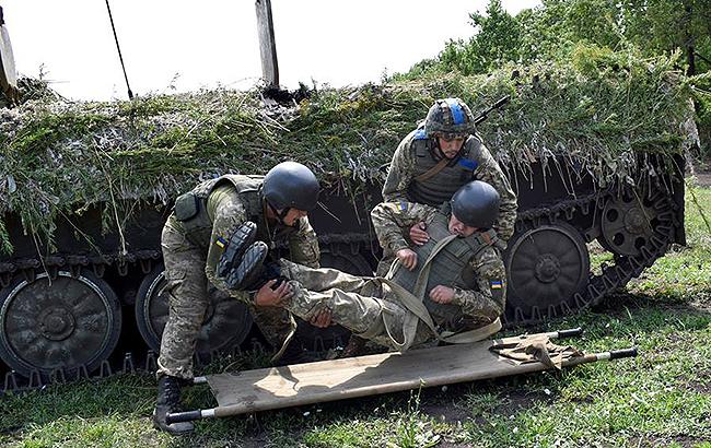 С начала суток в зоне АТО ранен один украинский военный, - штаб