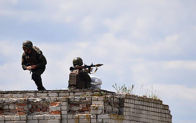 В результаті обстрілу Мар'їнки загинув один український військовий, - штаб