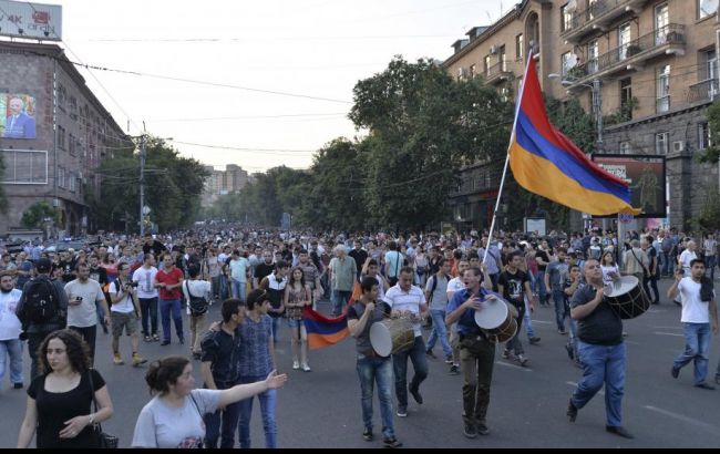 Майдан в Ереване: полиция разблокировала движение на проспекте Баграмяна