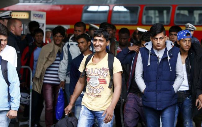 Поток беженцев в Германию уменьшается