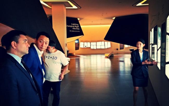 Климкин провел встречу с вице-президентом компании Samsung Electronics